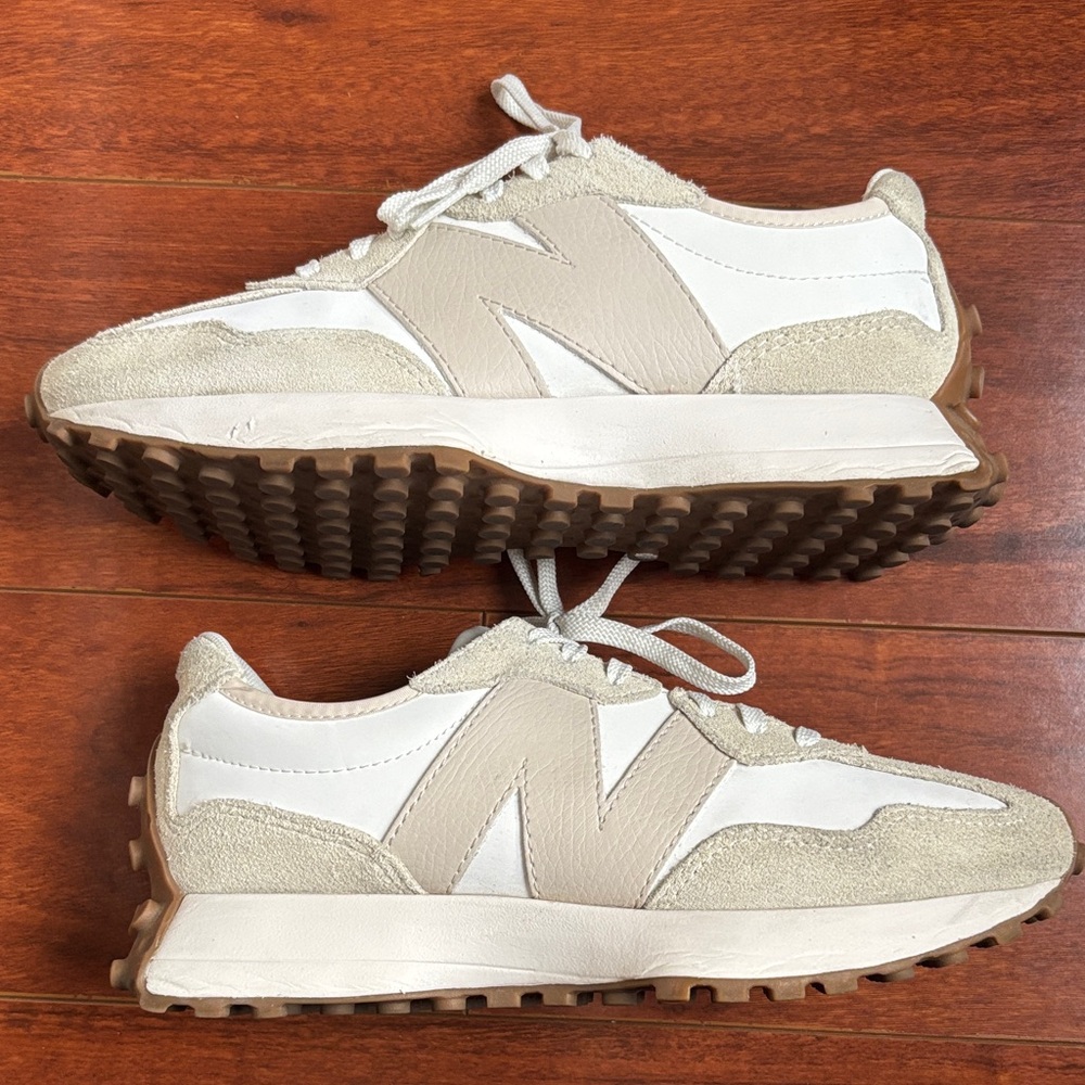 New Balance 327 Sneakers